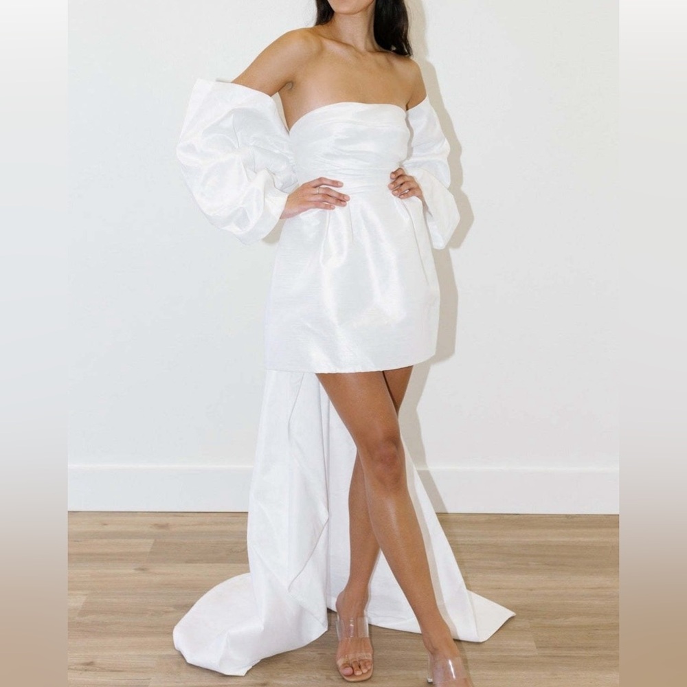 Beautiful Never Worn Mini Wedding Dress.